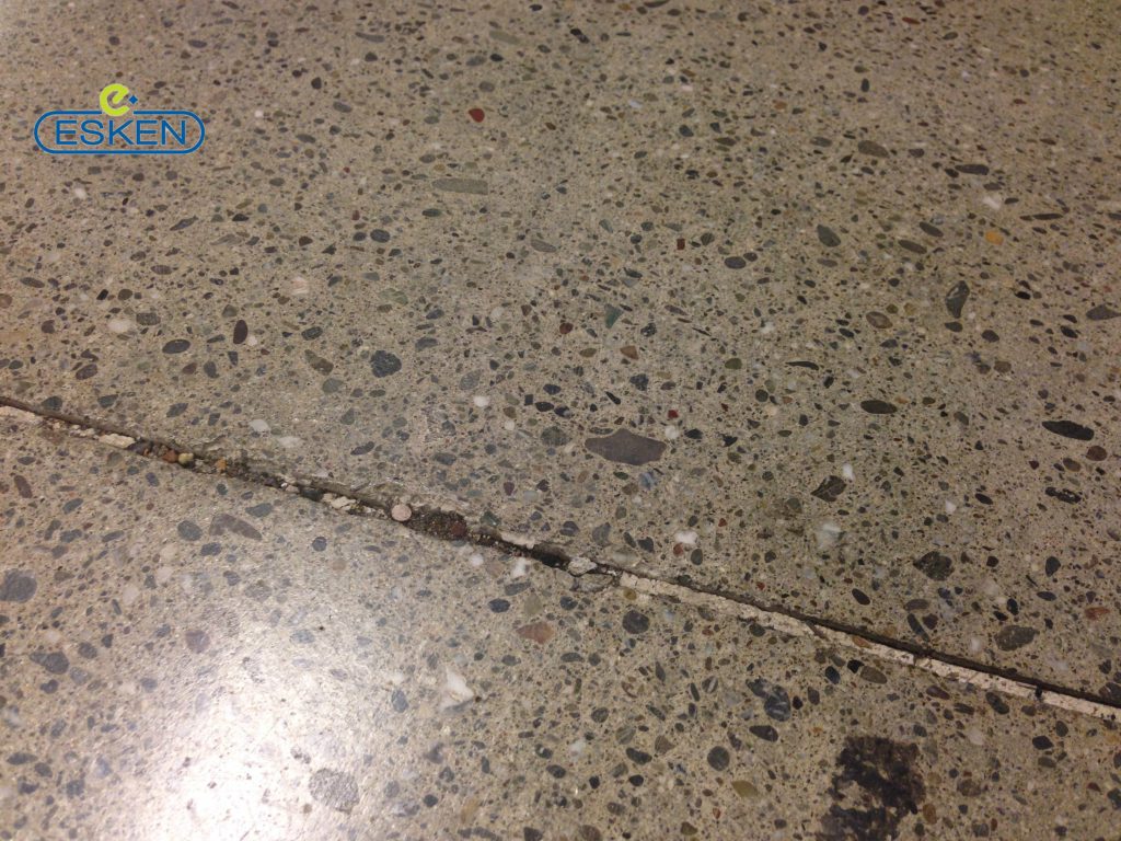 金刚砂耐磨地坪与混凝土密封固化剂地坪的区别